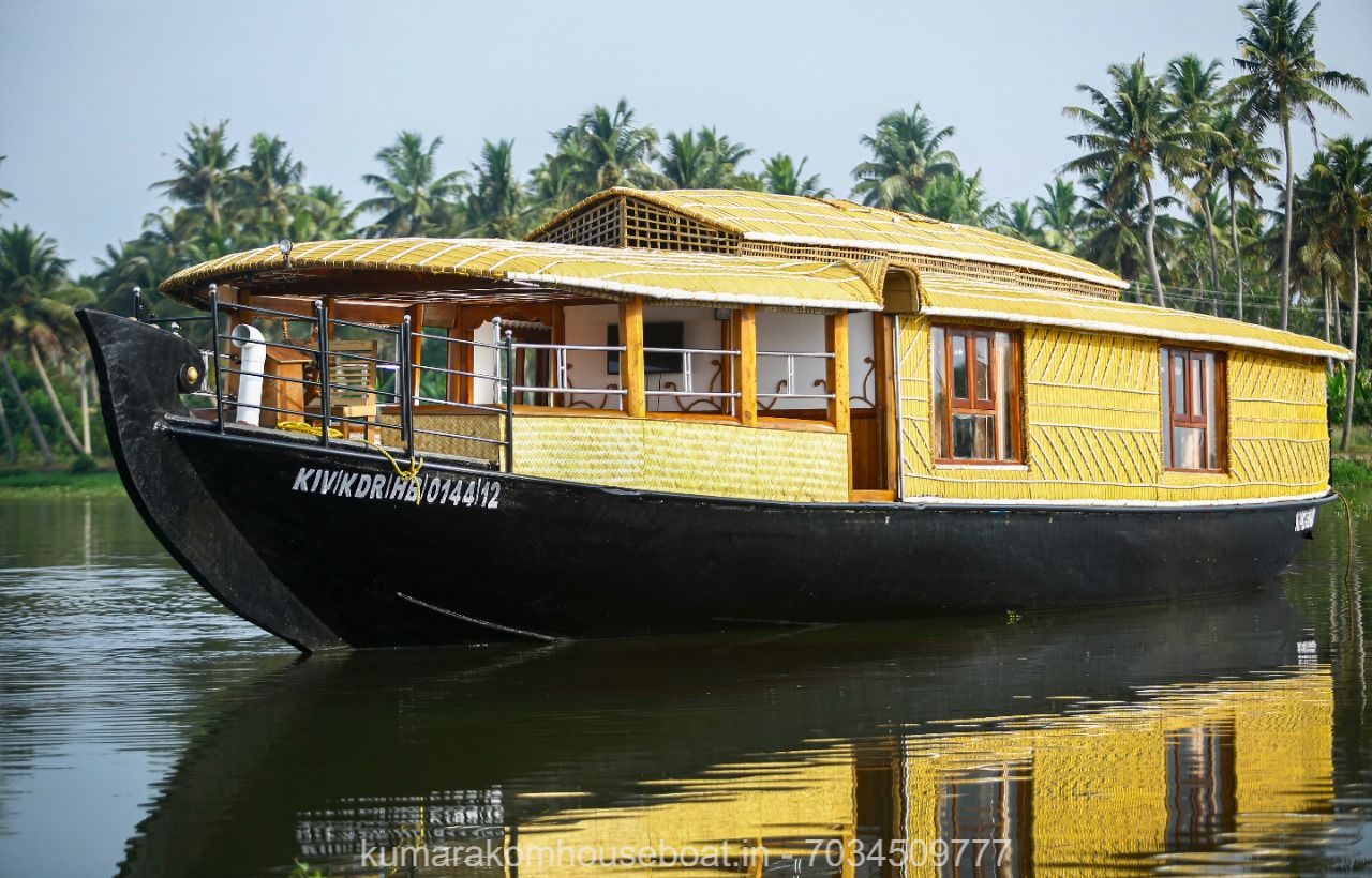 2 bed deluxe houseboat in kumarakom