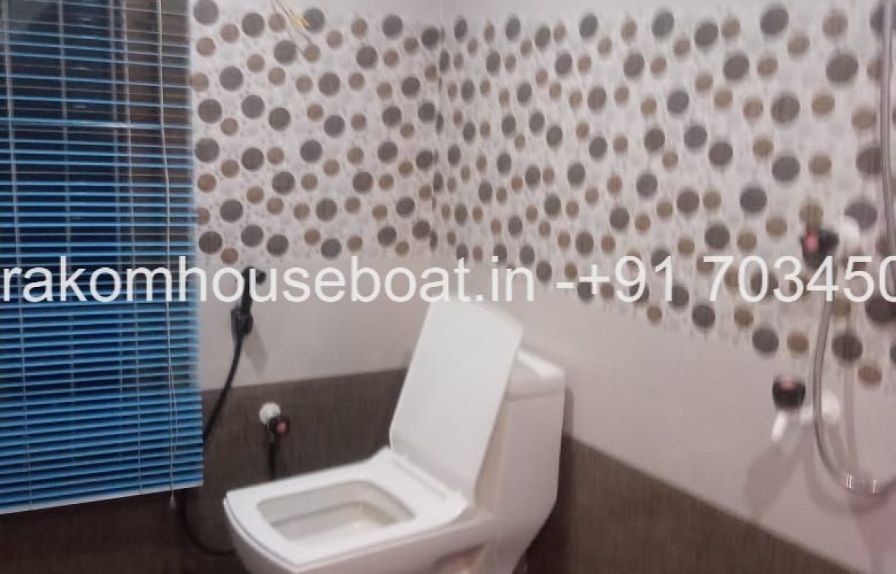 3 bed room toilet
