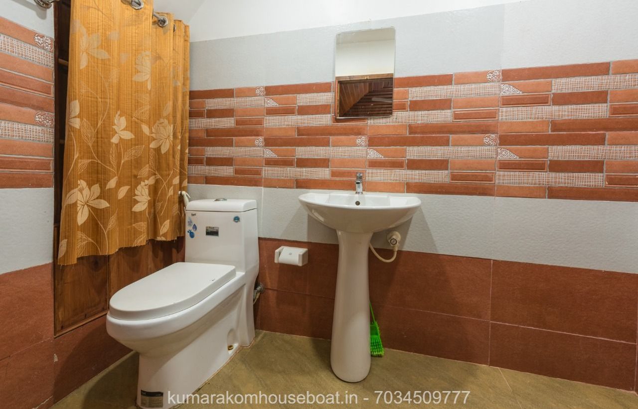 Boat stay in kumarakom bedrrom