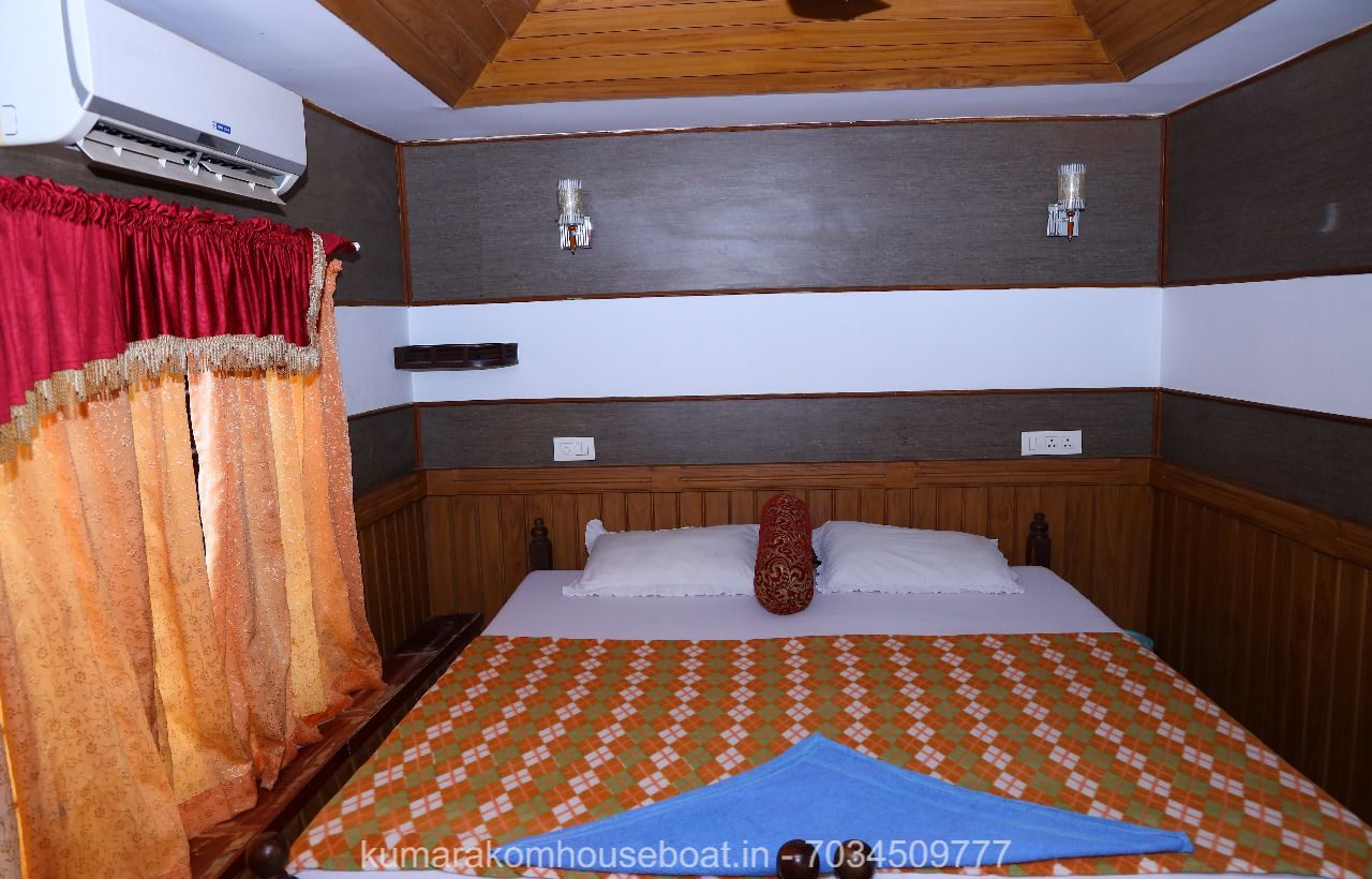 Boat stay kumarakom bedroom