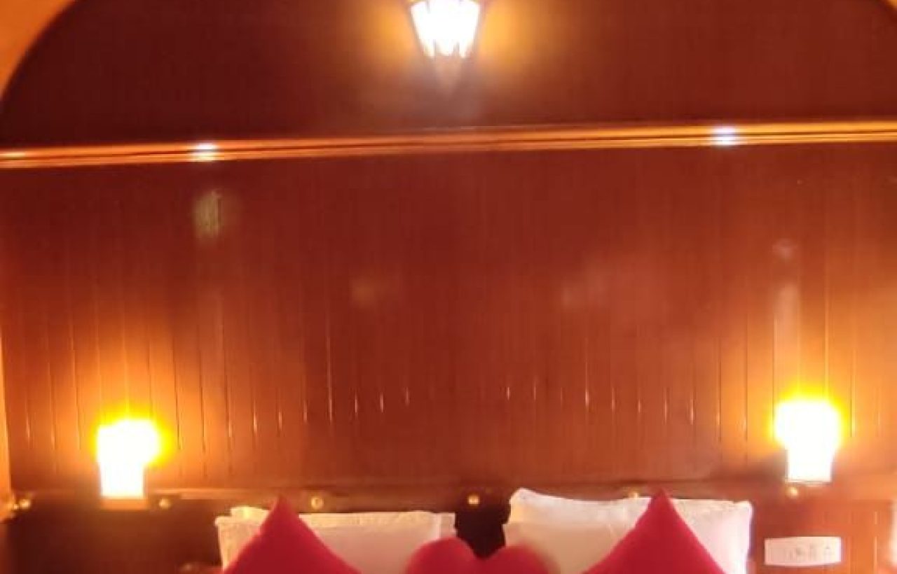 boat stay in kumarakom bedroom