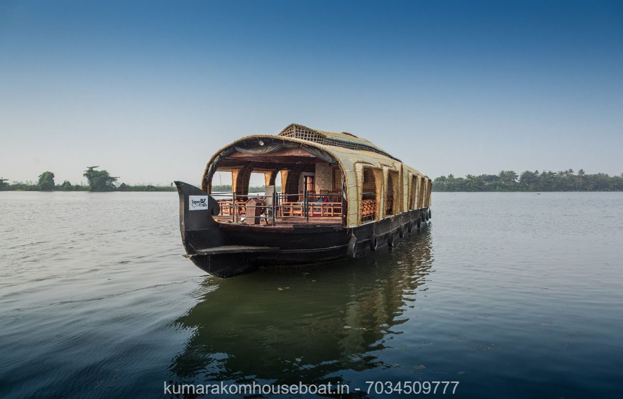boat stay in kumarakom interior