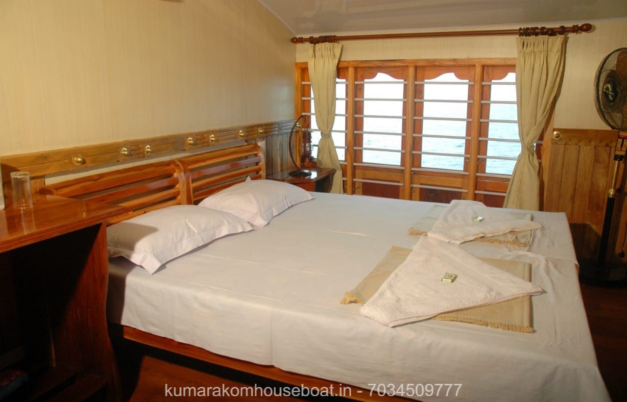 boat stay kumarakom bedrooms