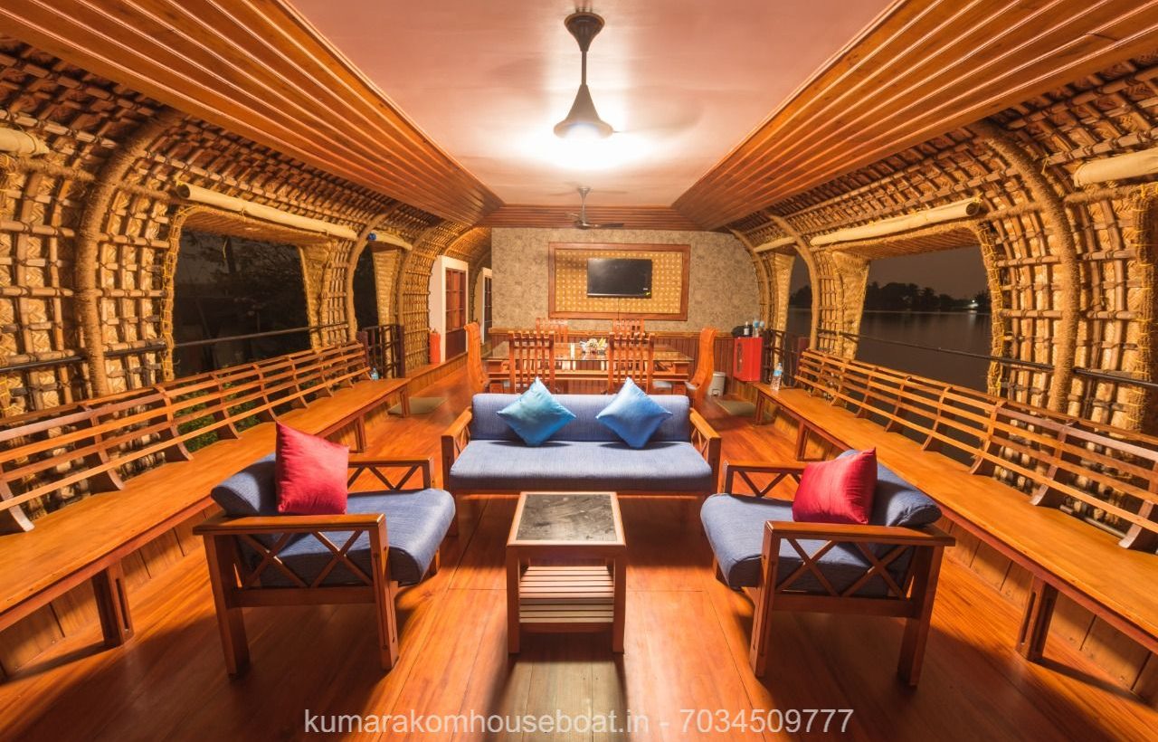 boat stay kumarakom dining