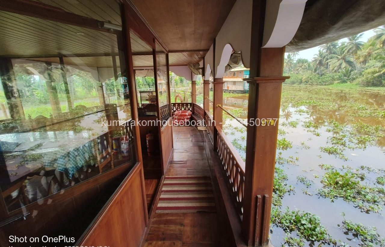 corridoor in kumarakom houseboat