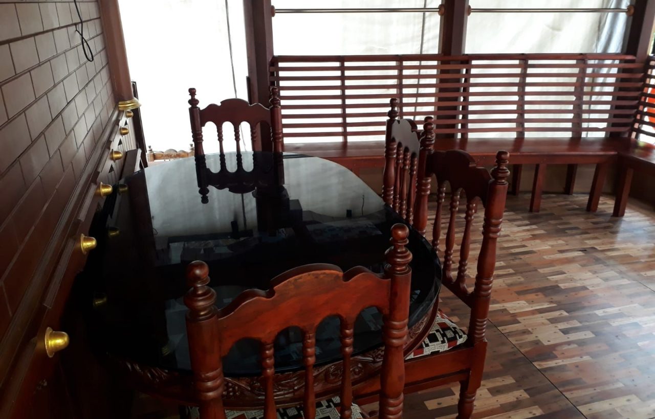 dining in kumarakom boat house