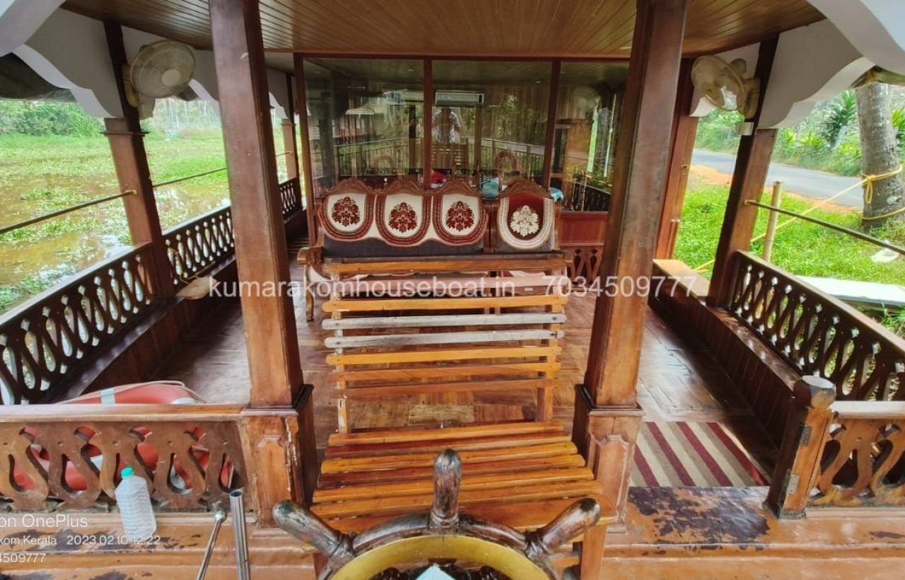 dlobby in kumarakom houseboat