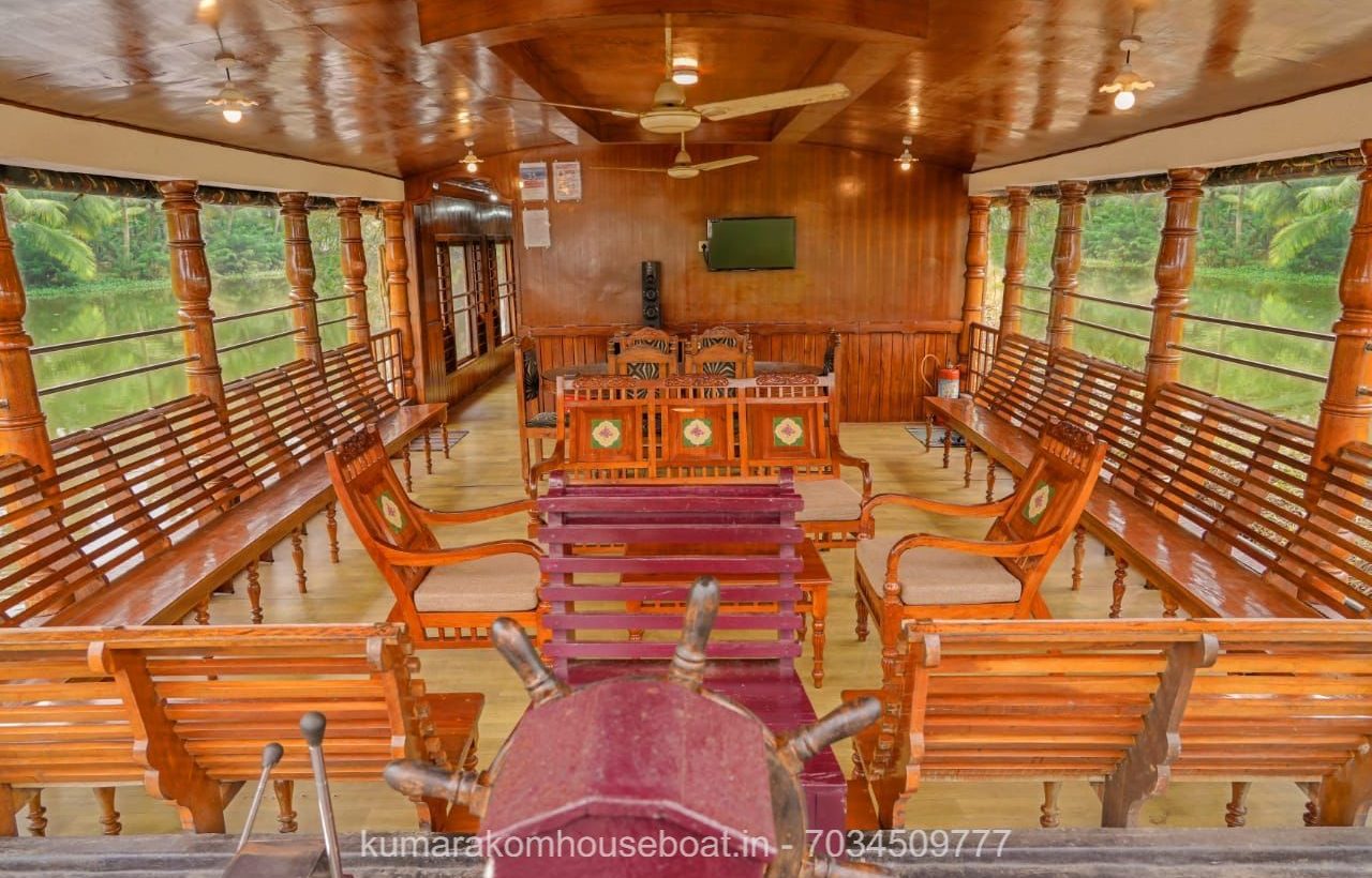 house boat in kumarakom lobby