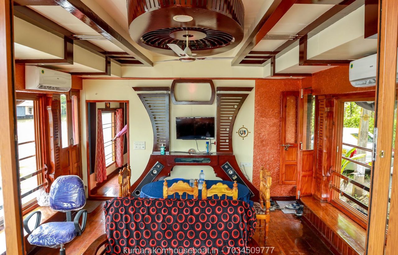 houseboat stay in kumarakom lobby