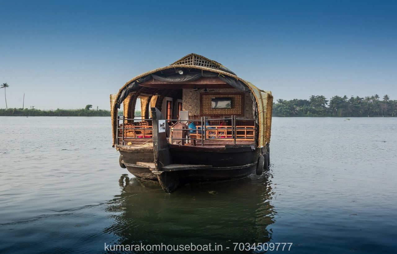 kumarakom boat house outside view