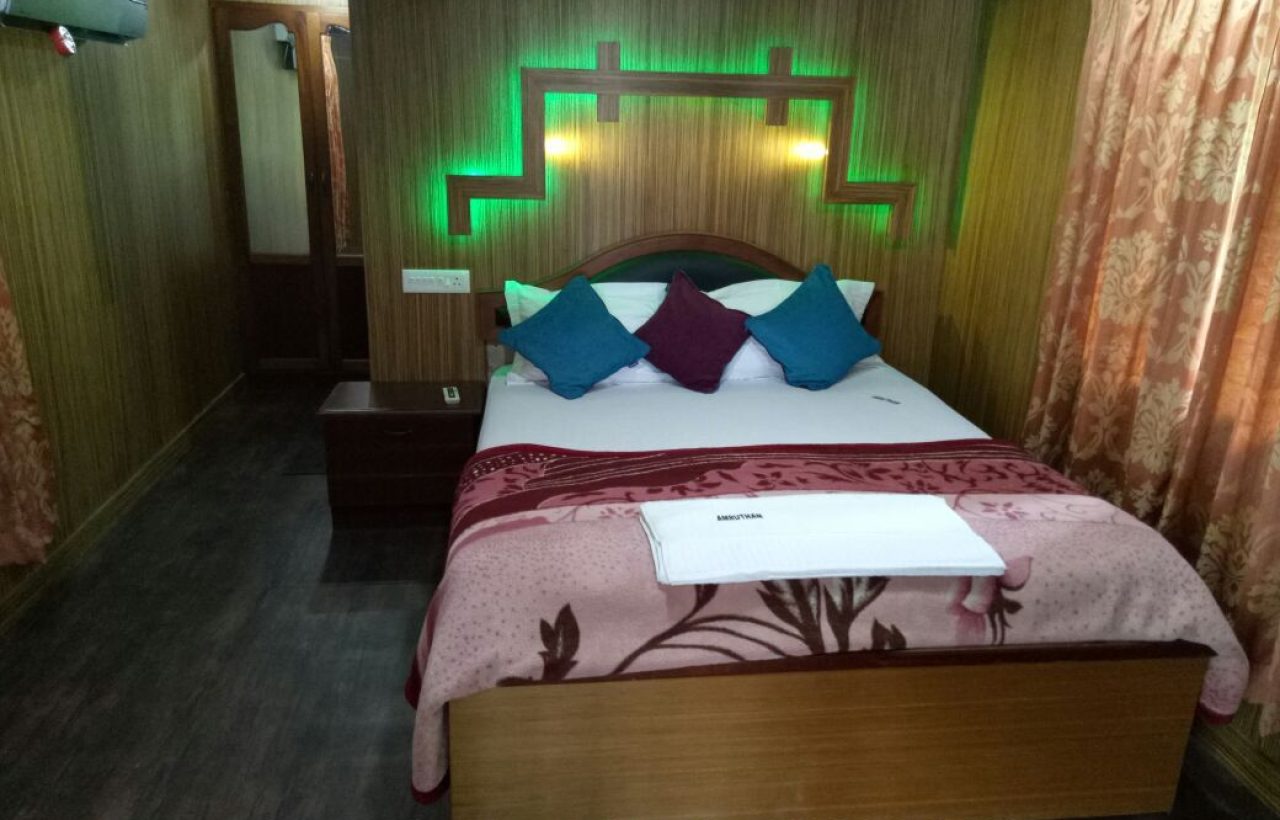 kumarakom houseboat 2 bed bedrooms