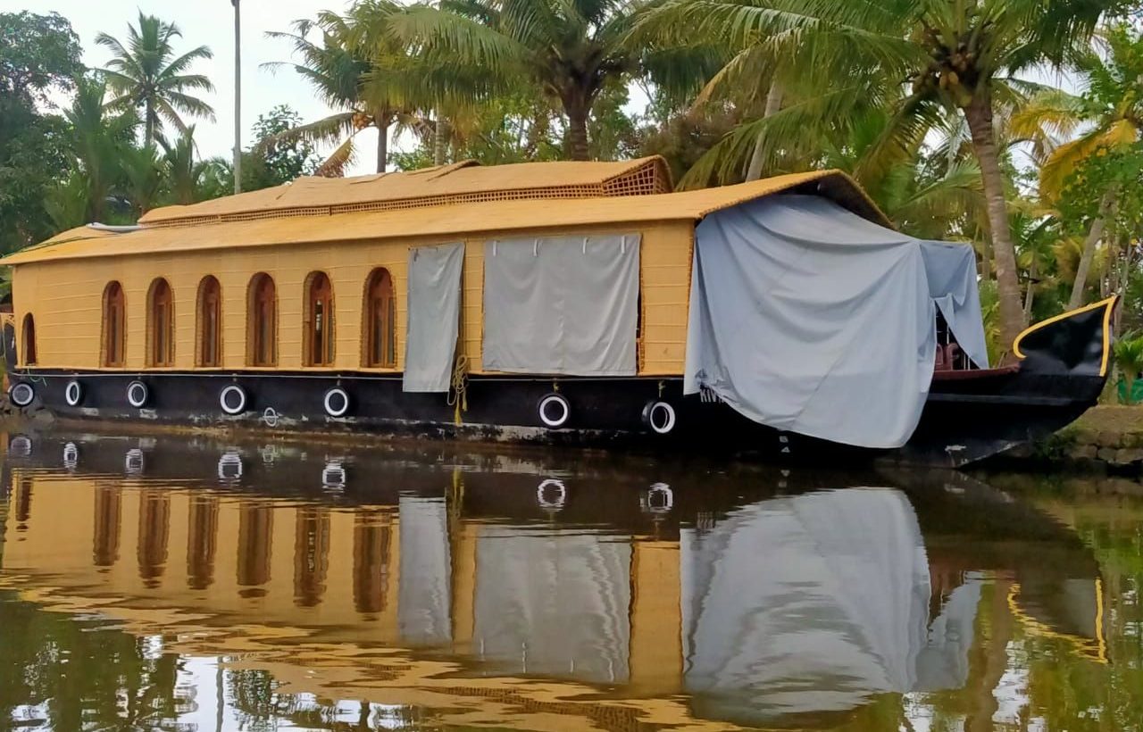kumarakom houseboat 2 bed exterior