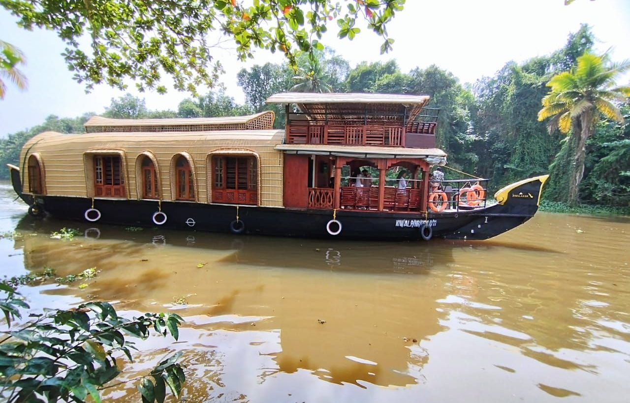 kumarakom houseboat main