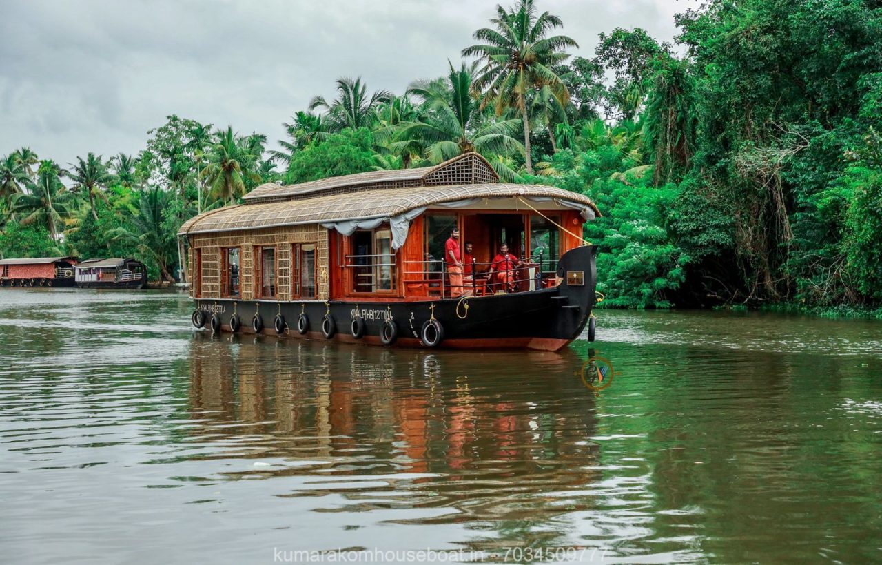 kumarakom houseboats main