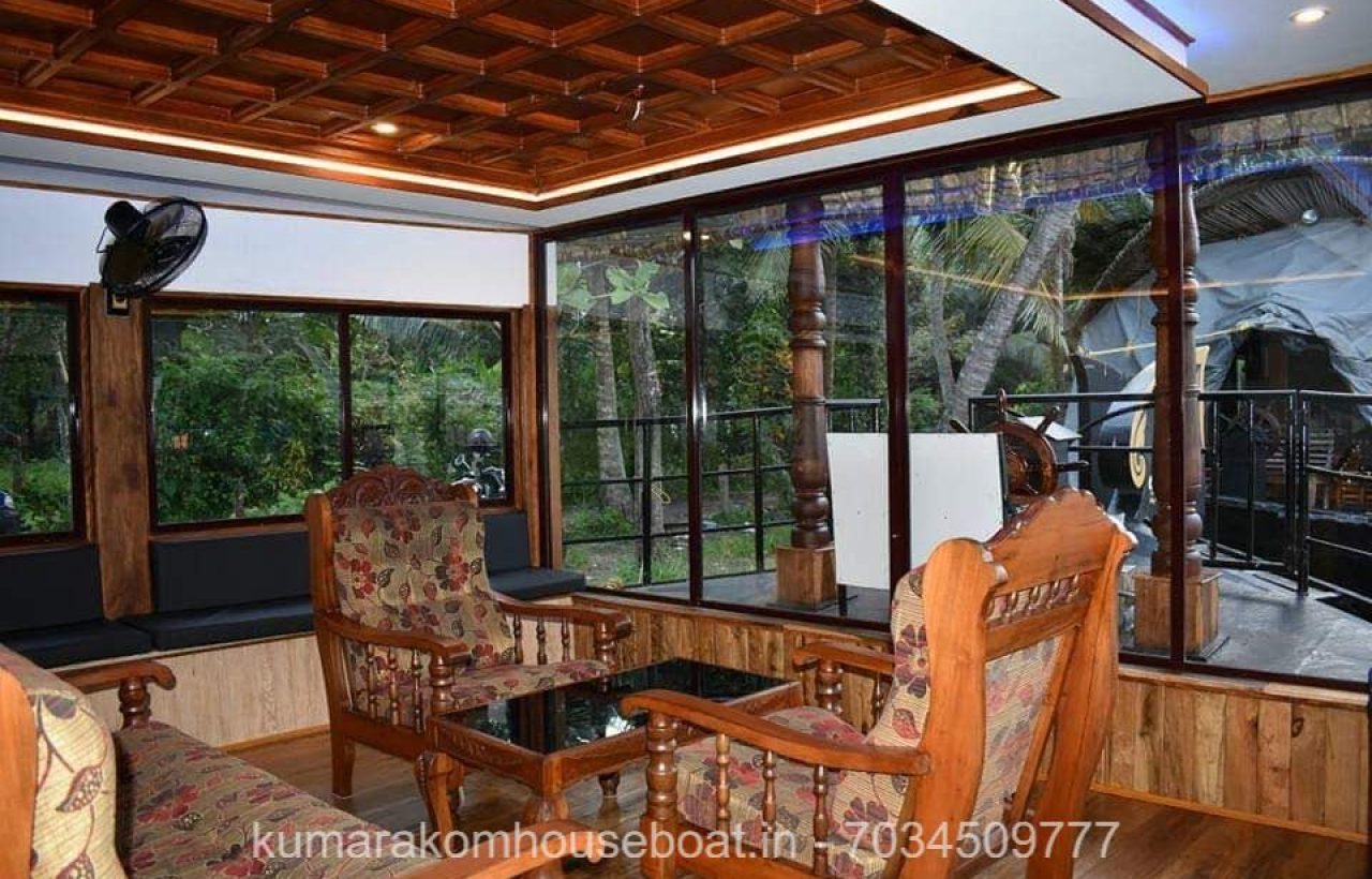 living area in kumarakom houseboat