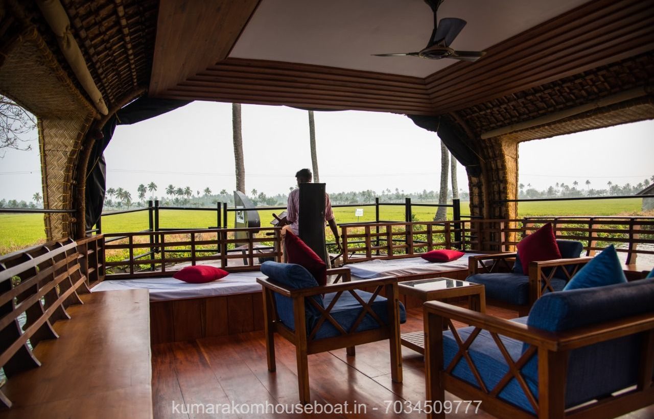 lobby kumarakom boat stay