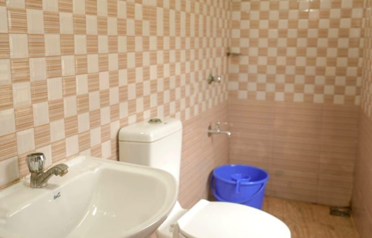 toilets in kumarakom boat house