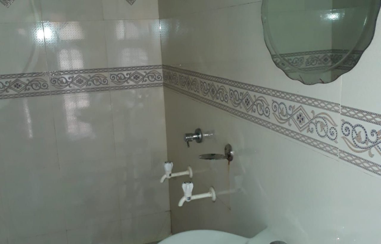 toilket in kumarakom houseboat