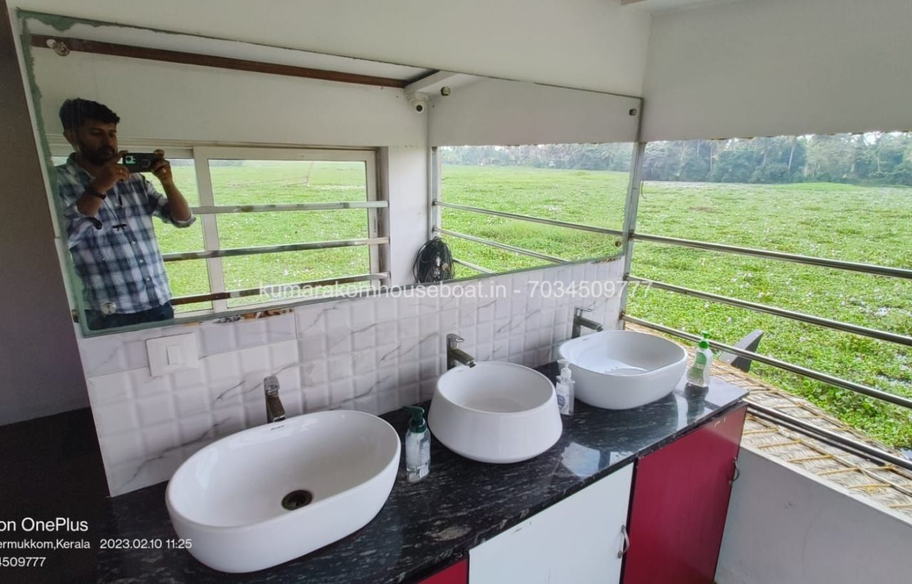 wash basin upperdeck kumarakom boat house